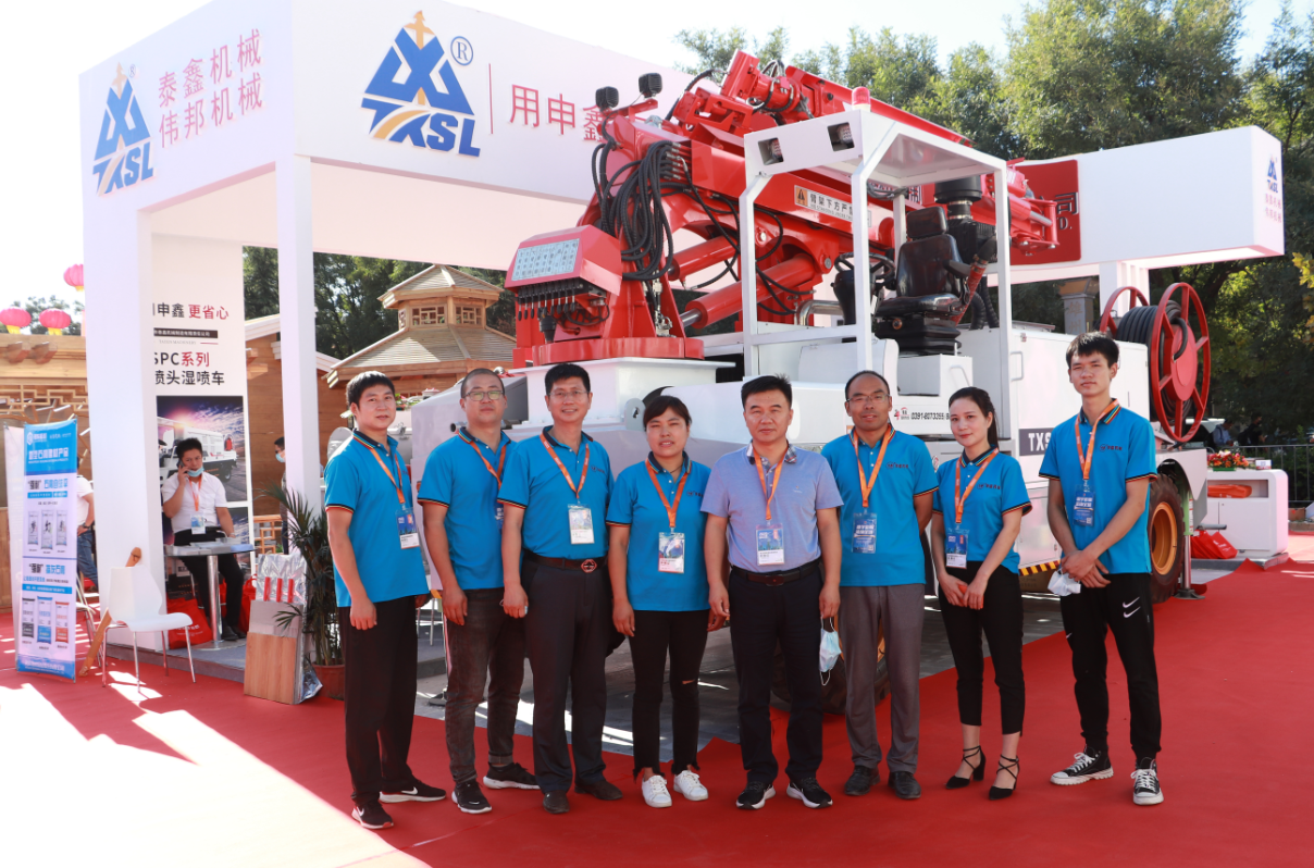 　　參展初心  　　創(chuàng  )新驅動(dòng)·共贏(yíng)未來(lái) 是本屆雄安展會(huì )的主題，2019年1月2日中共中央批復《河北雄安新區總體規劃(2018-2035年)》的文件，全國矚目，迅速拉開(kāi)了雄安新區基礎建設的帷幕，道路建設、交通布局、商業(yè)配套等大批重大基礎建設火熱開(kāi)工，工程量大，工期緊，高效、環(huán)保的工程機械設備成為這場(chǎng)基建戰役的主力軍，泰鑫機械作為工程機械制造的一員，順應時(shí)代的召喚，積極投入到這一中華千秋偉業(yè)中來(lái)。  　　    　　走進(jìn)泰鑫  　　焦作市泰鑫機械制造有限責任公司，成立于2006年，注冊資金捌仟萬(wàn)元整，是集科研、生產(chǎn)、銷(xiāo)售、服務(wù)為一體的裝備制造企業(yè)。目前主營(yíng)產(chǎn)品有：拱架臺車(chē)、模板臺車(chē)、濕噴臺車(chē)、防水板臺車(chē)，雙噴頭噴漿車(chē)、混凝土車(chē)載泵、后掛式濕噴車(chē)、轉子式濕噴機、泵送濕噴機、自動(dòng)上料車(chē)、吊裝上料車(chē)、潮噴機、防爆噴漿機、注漿機、彎拱機、鋼筋加工設備、防水焊接設備、及設備配套件，產(chǎn)品廣泛應用于礦山井巷、鐵路、公路、隧道、城市地鐵、邊坡工程、水利水電、建筑等工程建設。  　　    　　    　　展品介紹  　　TXJS3017G混凝土噴射機組適用于鐵路、公路隧道、水利水電的隧道和涵洞，地鐵以及各種軍用、民用建筑、邊坡管廊等。在高速建設的雄安新區，基坑、管廊高密度地區，快速、環(huán)保噴漿是施工設備要素，產(chǎn)品包括以下幾點(diǎn)：  　　1、工作效率高，30m3/h。  　　2、轉場(chǎng)速度快，雙向駕駛、四輪驅動(dòng)。  　　3、節省人工，進(jìn)口無(wú)線(xiàn)遙控器、可遠距離操作。  　　4、自帶空壓機組，結構緊湊，減少前期準備時(shí)間。  　　    　　UBT-12J智能砂漿泵是一款集智能上料、攪拌、泵送為一體是建筑施工適用的一款砂漿泵送機，適用于國家新型建筑環(huán)保材料、適用于不同用途與理化性能的飾面砂漿、保溫砂漿、自流平砂漿的輸送、粘結、噴涂施工，具有噴涂速度、壓力及排量可以調節功能適用于學(xué)校、辦公室、商場(chǎng)、家庭等地坪施工。  　　主要特點(diǎn)：  　　1、電器控制使用PLC，可以根據客戶(hù)需求將料的配比輸入PLC，根據螺旋上料的大小自動(dòng)調節水量和泵送的大小，操作簡(jiǎn)單便捷。  　　2、攪拌轉速高，行程長(cháng)，攪拌均勻。  　　3、采用公司成熟140泵送系統，出口壓力高，輸送距離遠。  　　    　　展會(huì )詳情  　　    　　作為混凝土噴漿支護行業(yè)中的翹楚--泰鑫機械接受央視網(wǎng)、砼商網(wǎng)等多家媒體采訪(fǎng)。  　　    　　展會(huì )現場(chǎng)，在與客戶(hù)的熱情互動(dòng)、深入交流中，挖掘客戶(hù)施工中急需解決的問(wèn)題，現場(chǎng)提出切實(shí)可行的解決方案，并與多位客戶(hù)達成意向合作。  　　    　　9月12日，雄安建博會(huì )順利閉幕，泰鑫公司收獲滿(mǎn)滿(mǎn)，公司將以此為契機，積極探索、不斷創(chuàng  )新，在“用申鑫·更省心”核心服務(wù)價(jià)值觀(guān)的指引下，更加有效滿(mǎn)足不同施工條件下的客戶(hù)需求，為客戶(hù)提供優(yōu)良的服務(wù)體驗，真誠期盼與您攜手合作，共創(chuàng  )美好未來(lái)。
